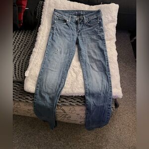 American Eagle 🦅 jeans slightly distressed. Size 6